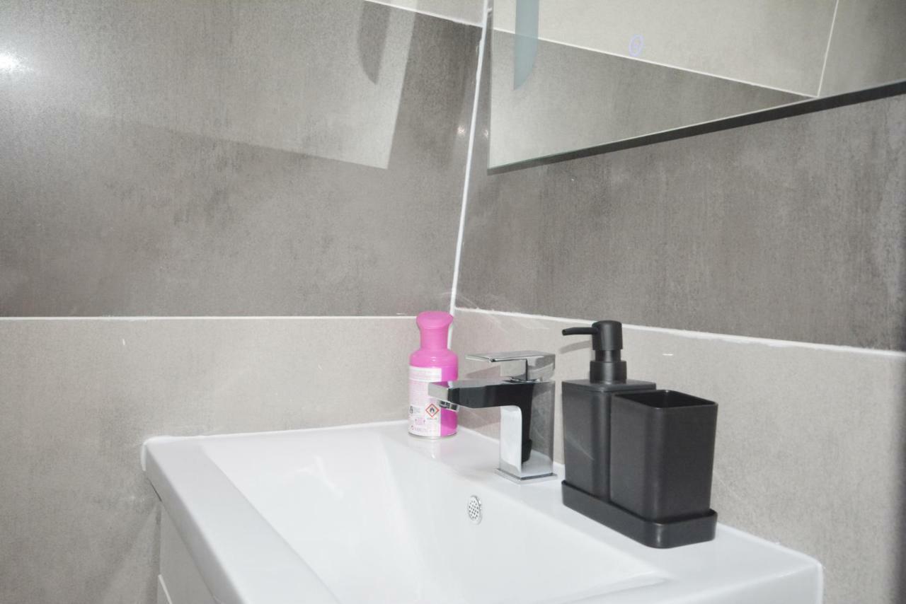 London Modern 4 Bedroom Apartment Eksteriør bilde